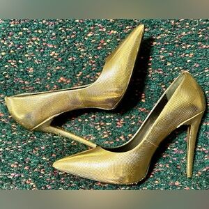 ‼️RARE‼️🎸ALDO🎸🔥NWT🔥Textured Gold (very) High Heels—38 (generally 7-7.5 in US)